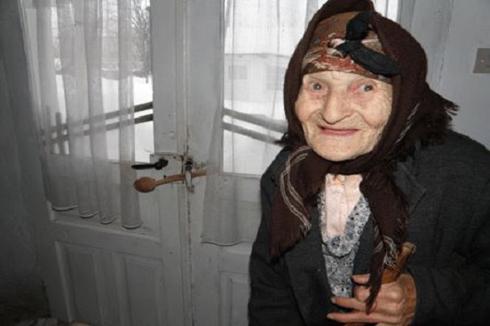 Mâncare caldă pentru 20 de familii de bătrâni